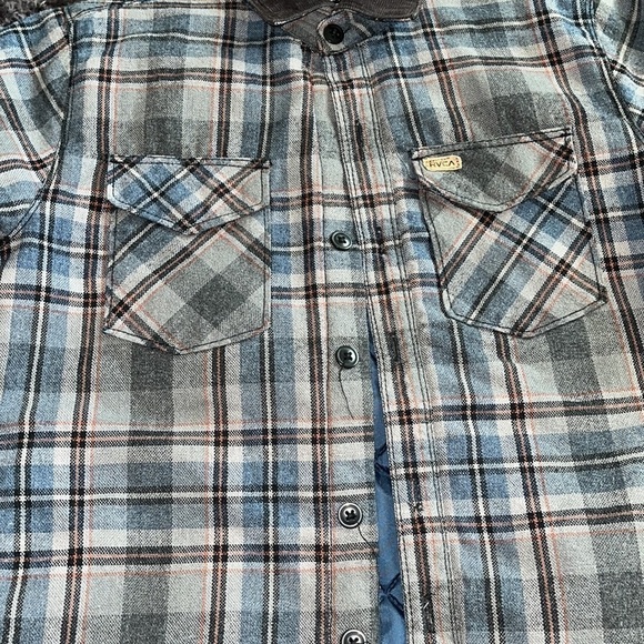RVCA BOYS SIZE SMALL FLANNEL WITH A QUILTED LINING FOR EXTRA WARMTH - Picture 3 of 10